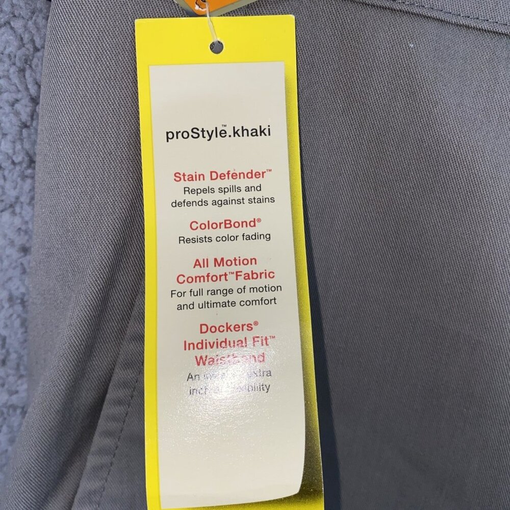 NWT DOCKERS‎ Khaki Pants Men 34x29  Flat Front Relaxed Fit Stain Defender - Picture 3 of 8